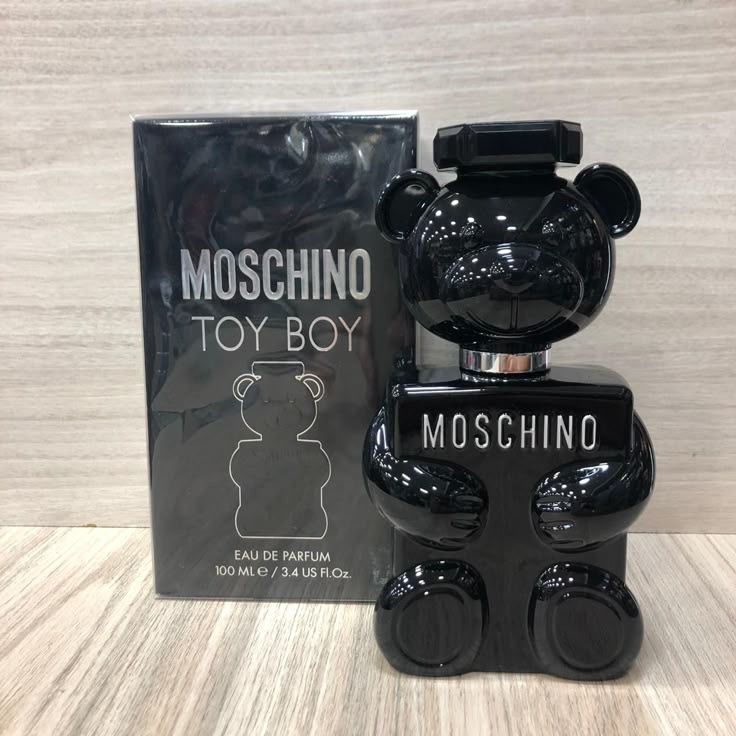 Toy Boy 1.1 Moschino